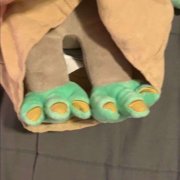 Baby Yoda Plushie - Picture 3 of 3